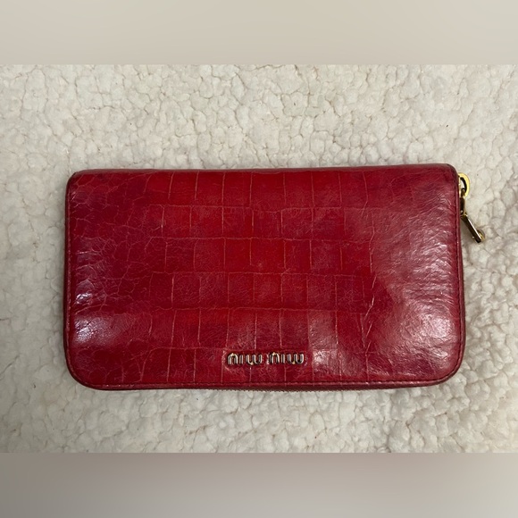 VGC MIU MIU CROC-EMBOSSED ZIP-AROUND WALLET - Picture 4 of 15